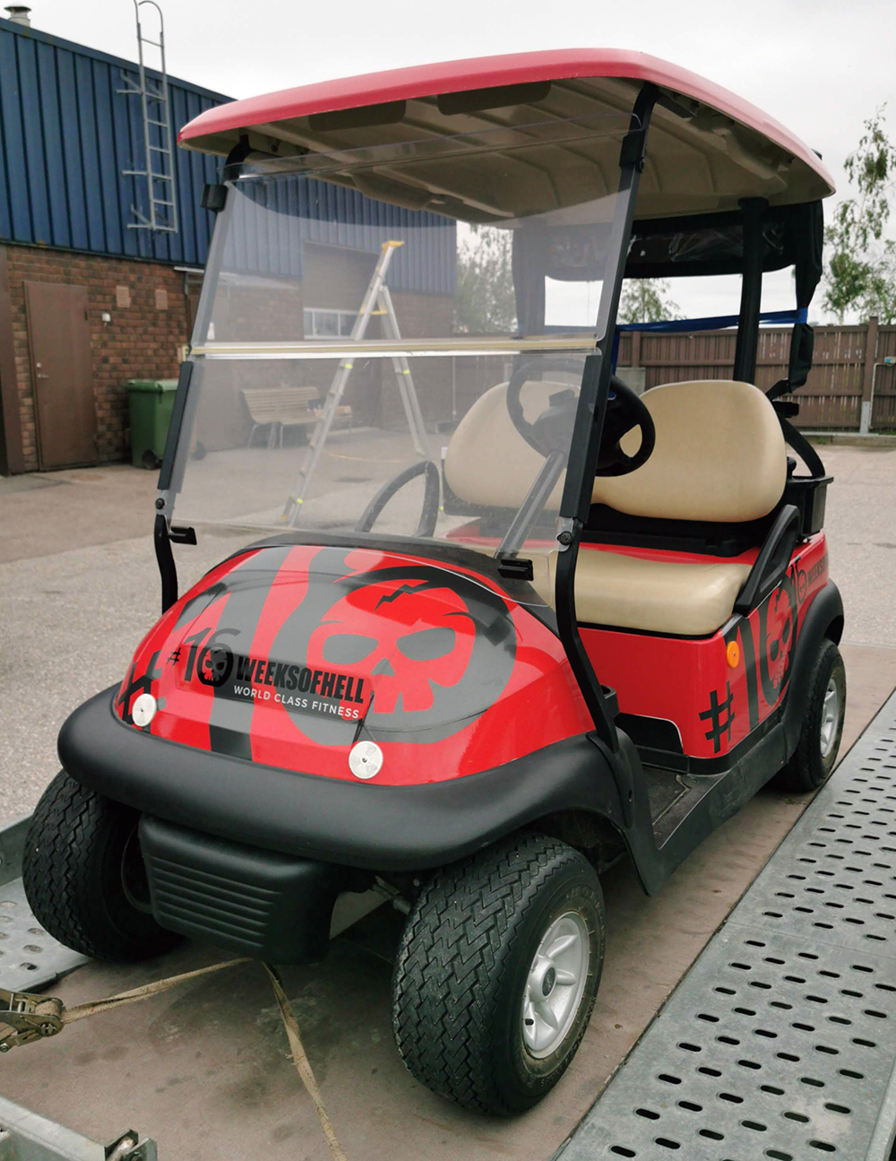 Wrappad golfbil