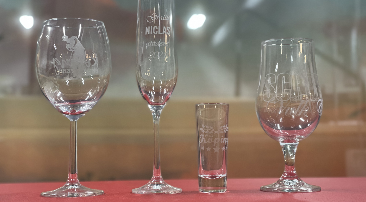 Glas med gravyr